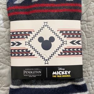 NWT! MICKEY SCARF